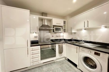 Boasting 1022 Sq. Ft. of living & entertaining space & charming balcony - Photo 5