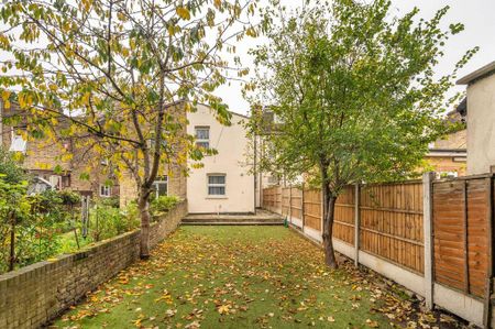 4 bedroom terraced house to rent - Photo 4