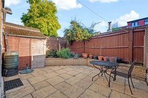 Radbourne Road, London, SW12 - Photo 2