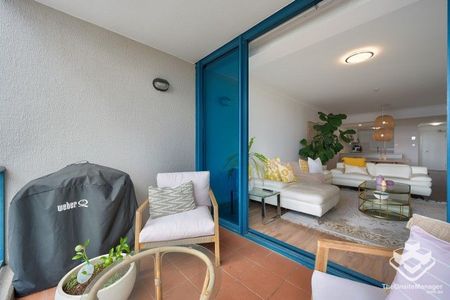 SPACIOUS UNFURNISHED APARTMENT WITH RIVER VIEW - Photo 5