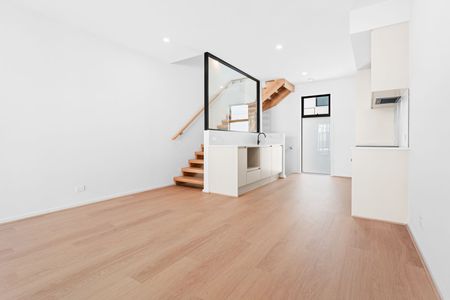 One year old property for lease - Tonsley campus - Photo 2