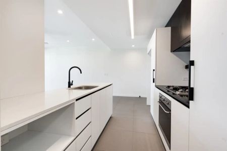 “Contemporary West End Abode!” - Photo 4
