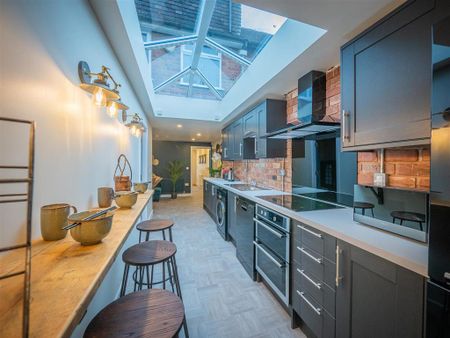 1 bedroom in a house share to rent - Photo 3