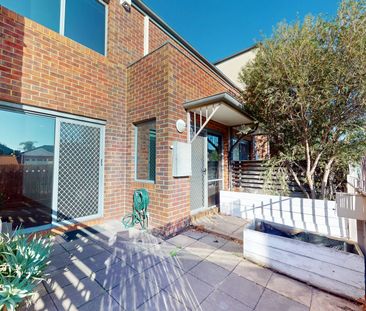 Modern Comfort In Prime Location - Photo 3