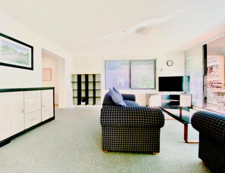 2Bedrooms, 1Bathrooms - Photo 2