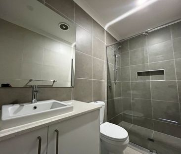 Modern & Spacious 4-Bedroom, 3-Bathroom over two-level unit in Wollert - Photo 6