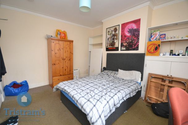 5 bed Mid Terraced House for Rent - Photo 1