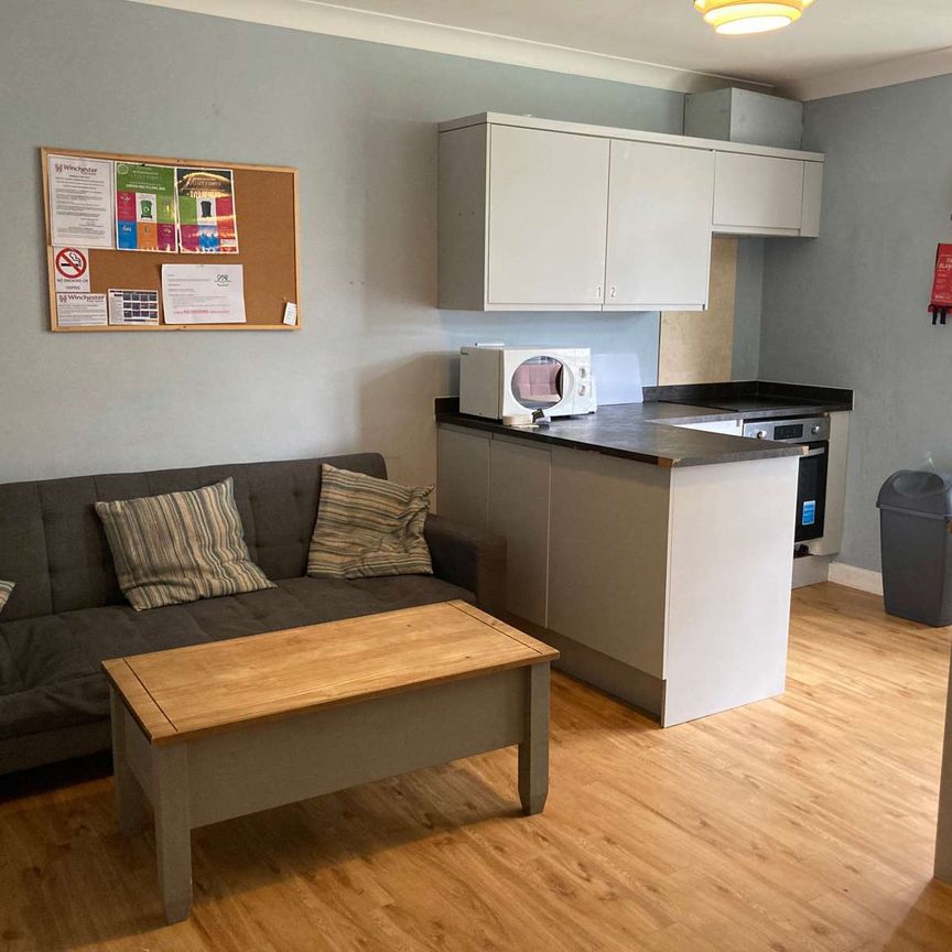 Eastgate Street Room 4 - Photo 1