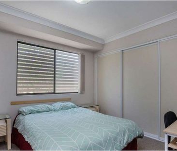 Fully Furniture 2 Bedroom Apartment in Macgregor - Photo 3