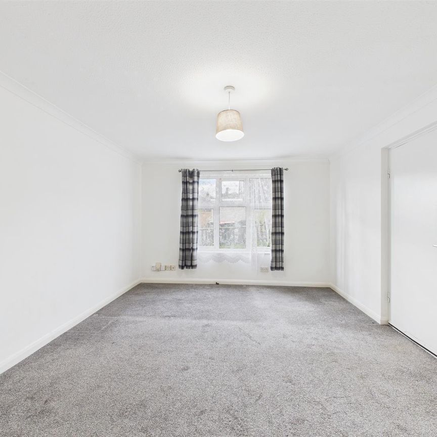 Lanercost Road, Crawley - Photo 1