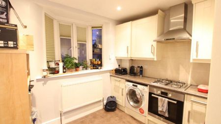 2 bedroom maisonette to rent - Photo 4