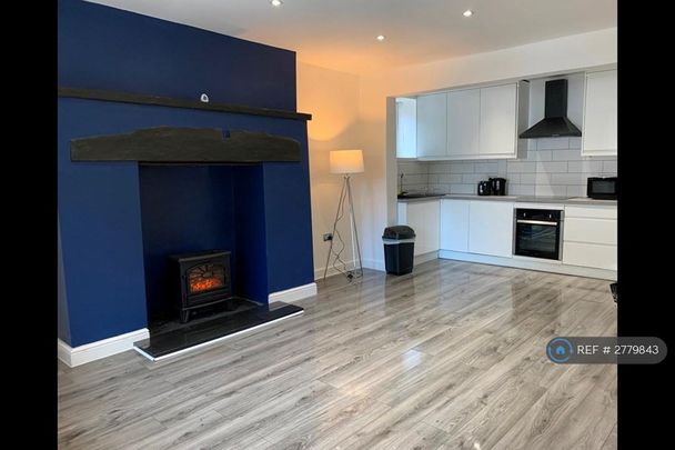 1 bedroom in a house share to rent - Photo 1