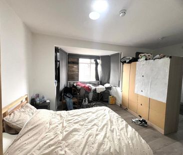 4 bedroom semi-detached house to rent - Photo 2