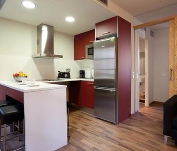 Apartment with Balcony in the Gothic Quarter - Photo 6