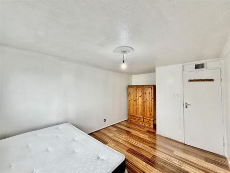 3 bedroom end of terrace house to rent - Photo 3