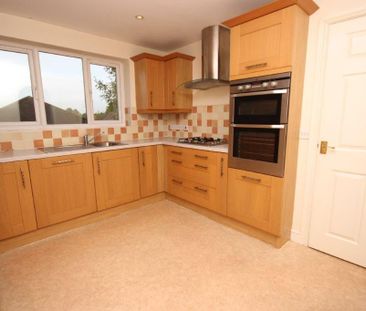 4 bedroom detached house to rent - Photo 2
