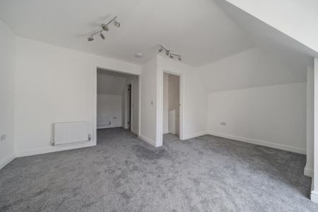 4 bedroom semi-detached house to rent - Photo 4