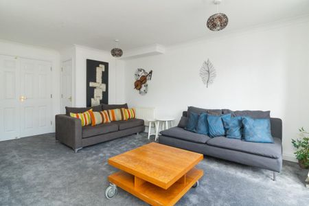 3 bedroom apartment to rent - Photo 2