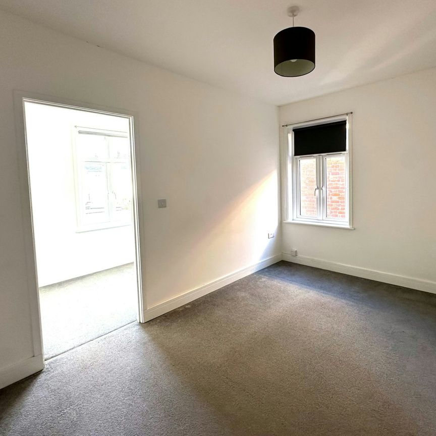 Flat to rent on - Photo 1