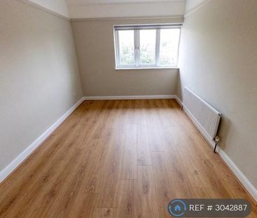 3 bedroom flat to rent - Photo 3