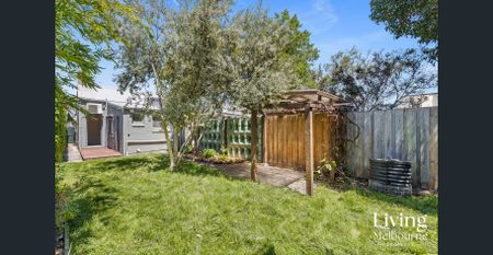 Character, Charm & Inner-City Convenience - Photo 2