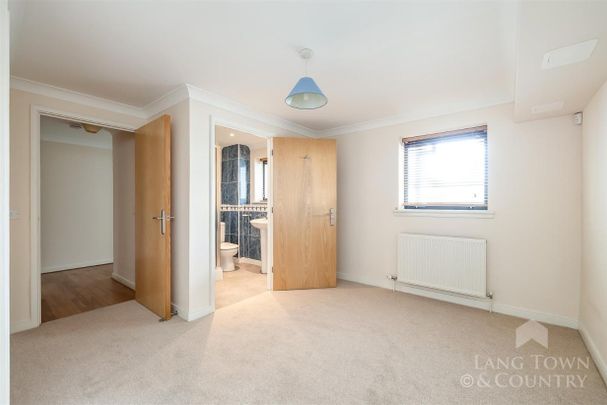 SUTTON HARBOUR - Photo 1