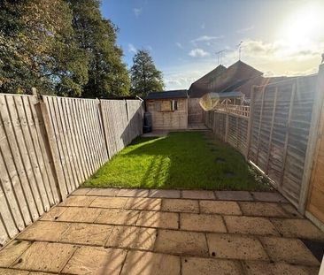 Field Close - Photo 4