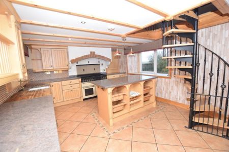 4 bedroom detached house to rent - Photo 3