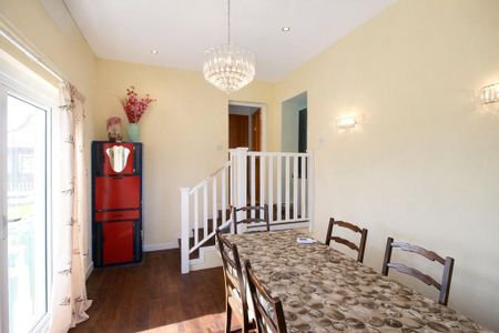 4 bedroom detached house to rent - Photo 4