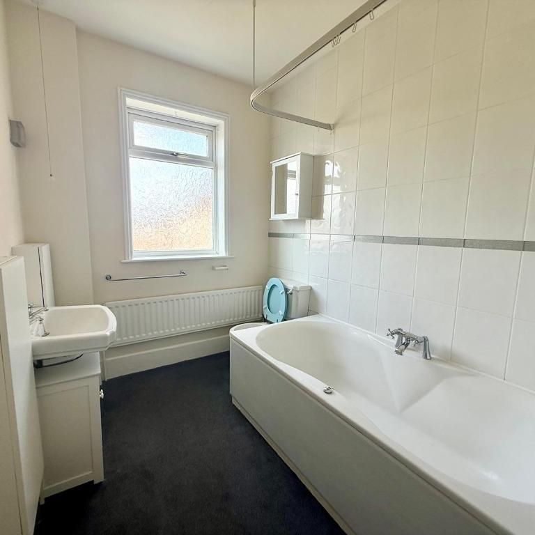 4 bedroom terraced house to rent - Photo 1