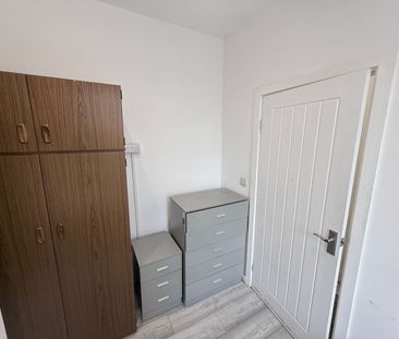 4 Bed Terraced House, Holbeck St, L4 - Photo 4