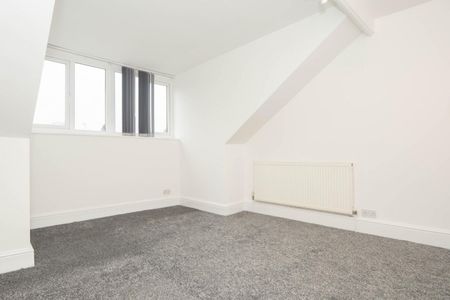 4 bedroom House To Let - Photo 3