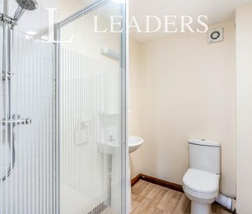 3 bedroom flat to rent - Photo 5