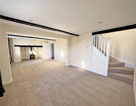 4 bedroom detached house to rent - Photo 2