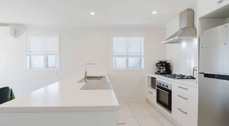 Stunning Three Bedroom in Sought After Rototuna North - Photo 3