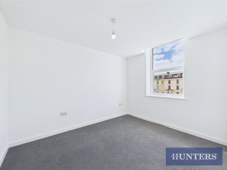 1 bedroom Flat To Let - Photo 2