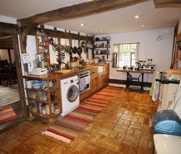 4 bedroom semi-detached house to rent - Photo 5