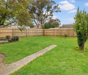 Neat & Tidy 3 Bedroom Home! - Photo 6