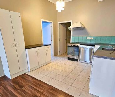 Apartment Living in Iconic Building - Photo 3