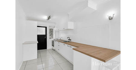 Modern & Convenient Townhouse in Prime Indooroopilly Location - Photo 4