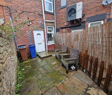2 bedroom end of terrace house to rent - Photo 6
