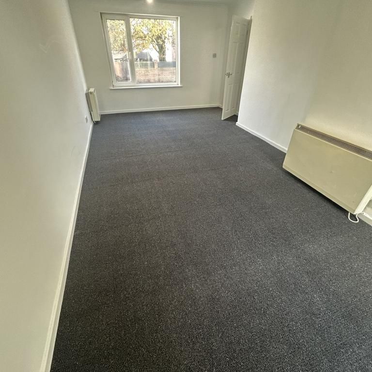 2 bedroom end of terrace house to rent - Photo 1