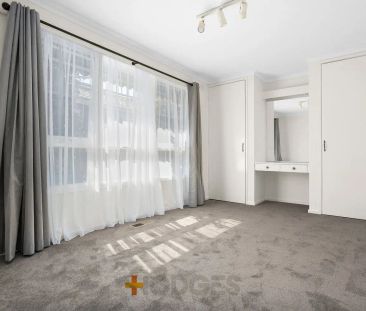 “BRIGHT & SUNNY | LOW MAINTENANCE | IDEAL LOCATION” - Photo 6