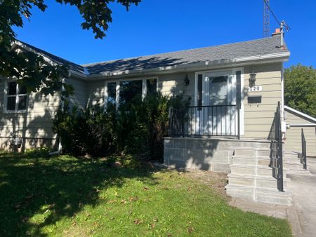 For Lease - 120 Beatrice Street, Oshawa, Ontario - Photo 4