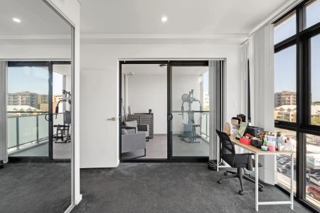 Modern executive apartment in a convenient locale - Photo 5