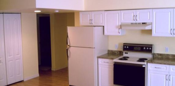 $1,950 / 2br - 1172ft2 - Spacious 2 bdrm bsmt suite available - Photo 2