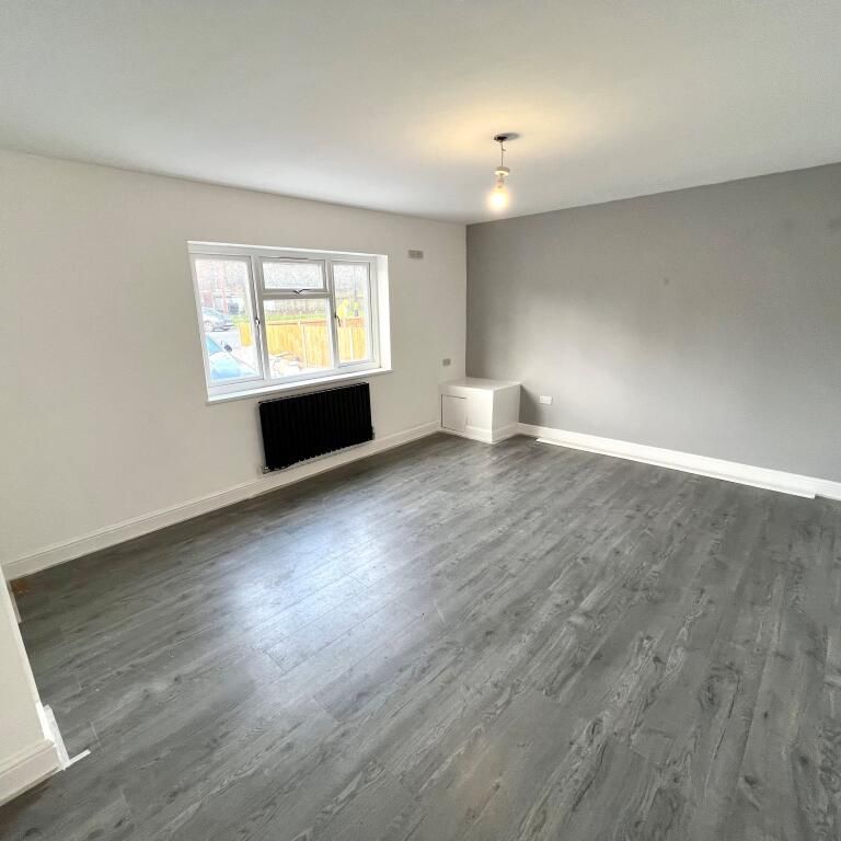 4 Bed Terraced House, Beake Avenue, CV6 - Photo 1