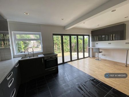 3 bedroom semi-detached house to rent - Photo 5