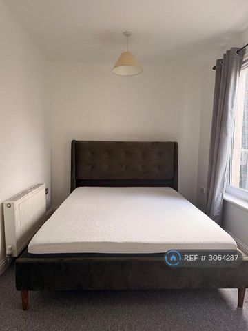 5 bedroom end of terrace house to rent - Photo 4