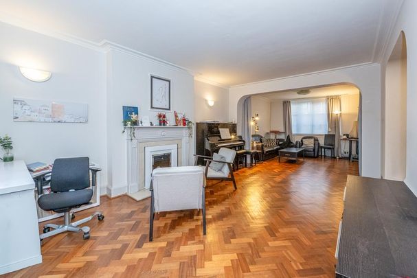 3 bedroom mews to rent - Photo 1